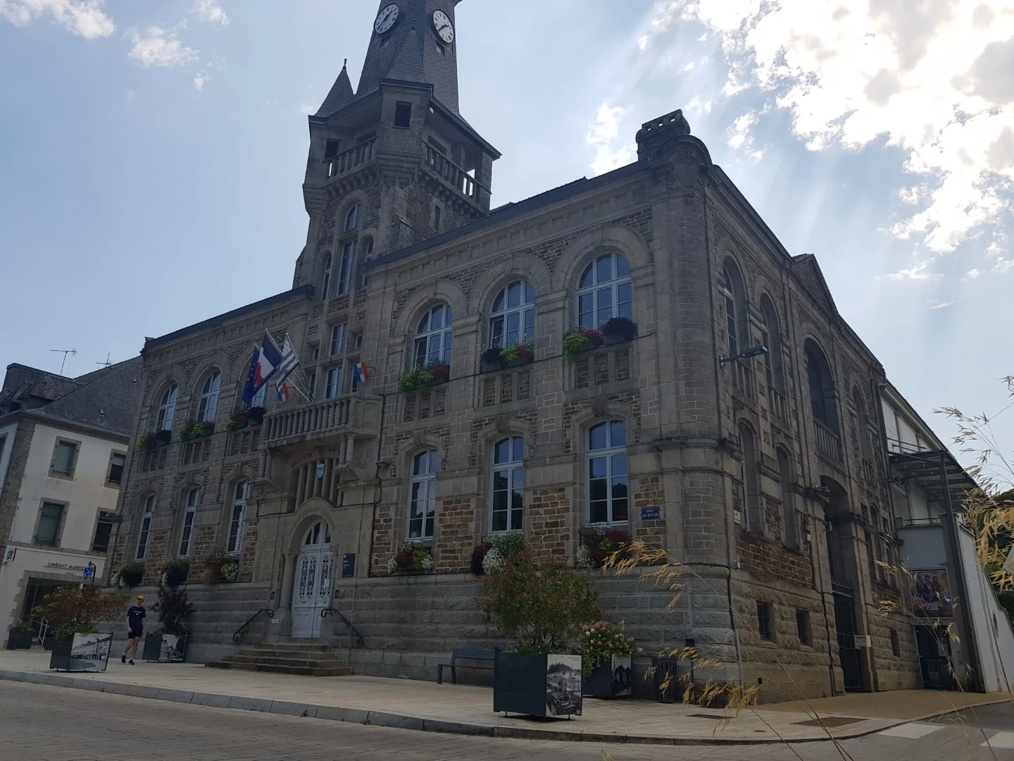 A retoucher a eclaircir chateaulin mairie bis