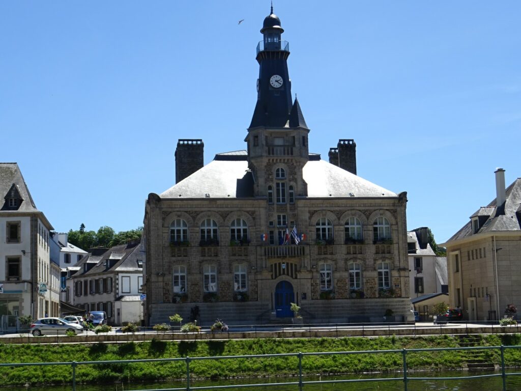 chateaulin mairie hotel de ville